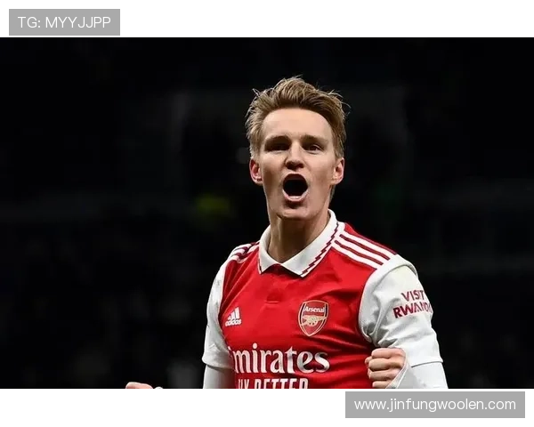 阿森纳庆祝本怀特28岁生日球员为球队贡献163场6球12助